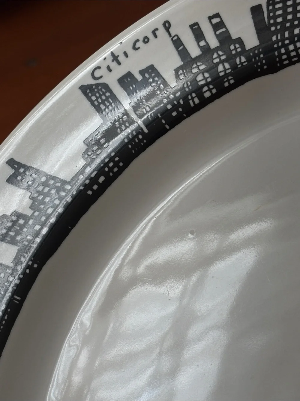 FISHS EDDY 212 Skyline Plate New York Skyline NYC icons (includes Twin Towers)